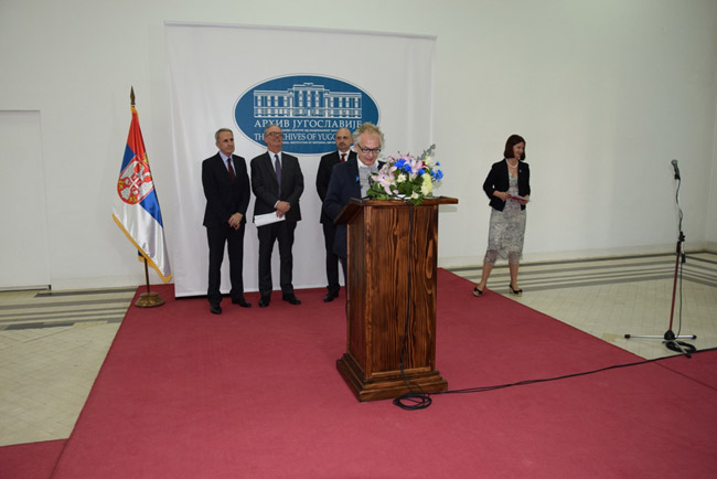2024803411-aj_izl_bg_otava_otv_08_b